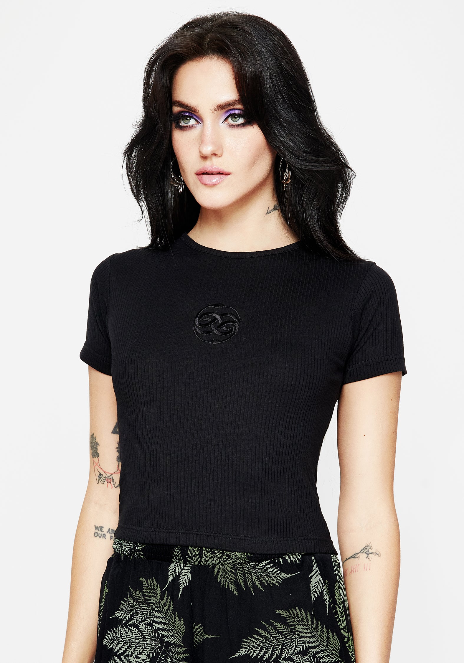 Embroidered Crop Top with Snake Design | Vitra Black Ribbed Jersey