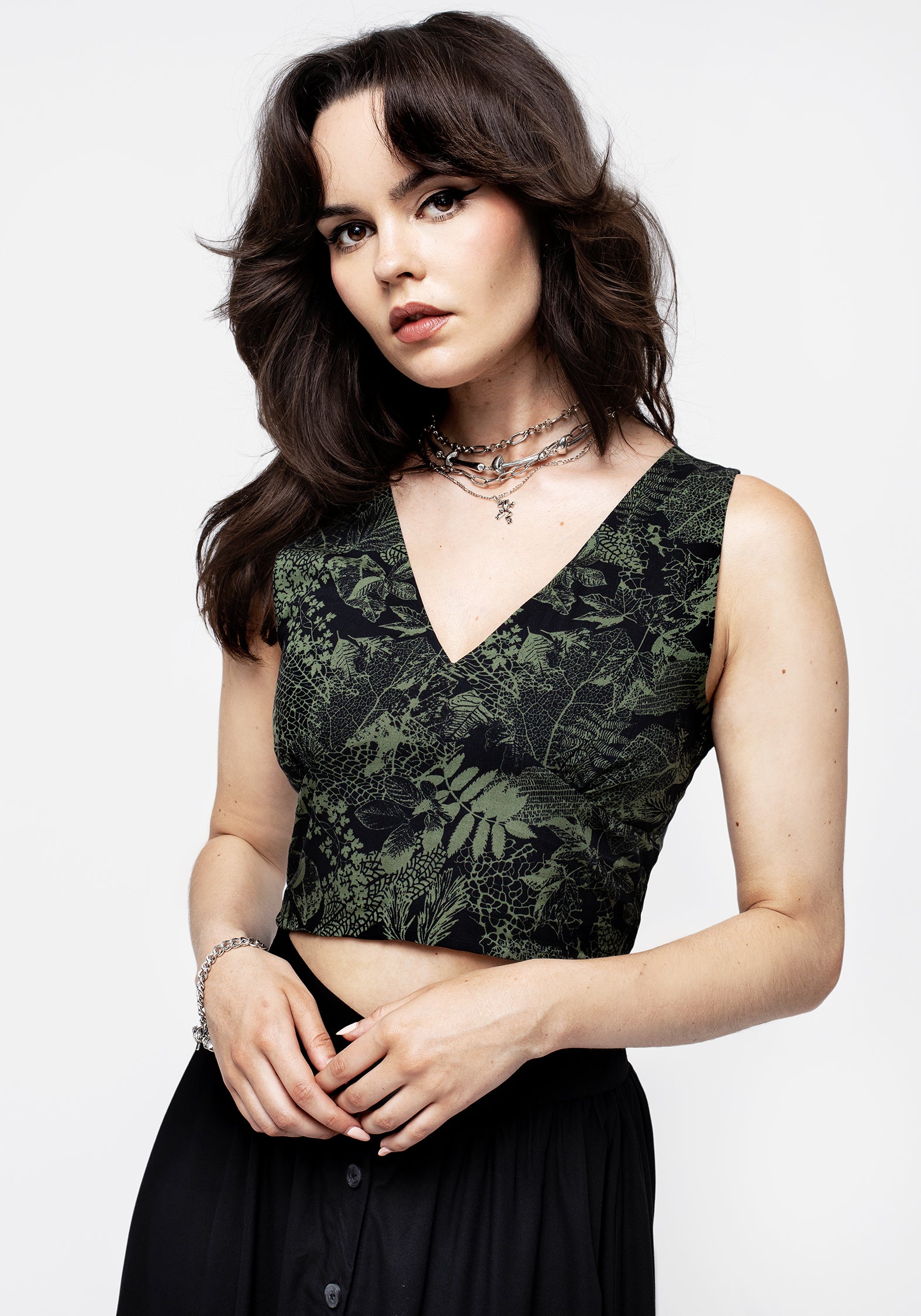 Black & Green Leaf Print Crop Top with V-Neck & Ruched Back | Daphne