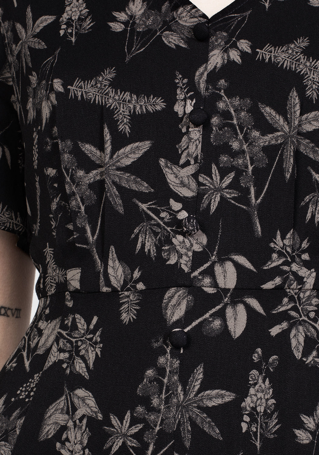 Black Poisonous Plants Midi Dress with V-Neck & Flowy Sleeves