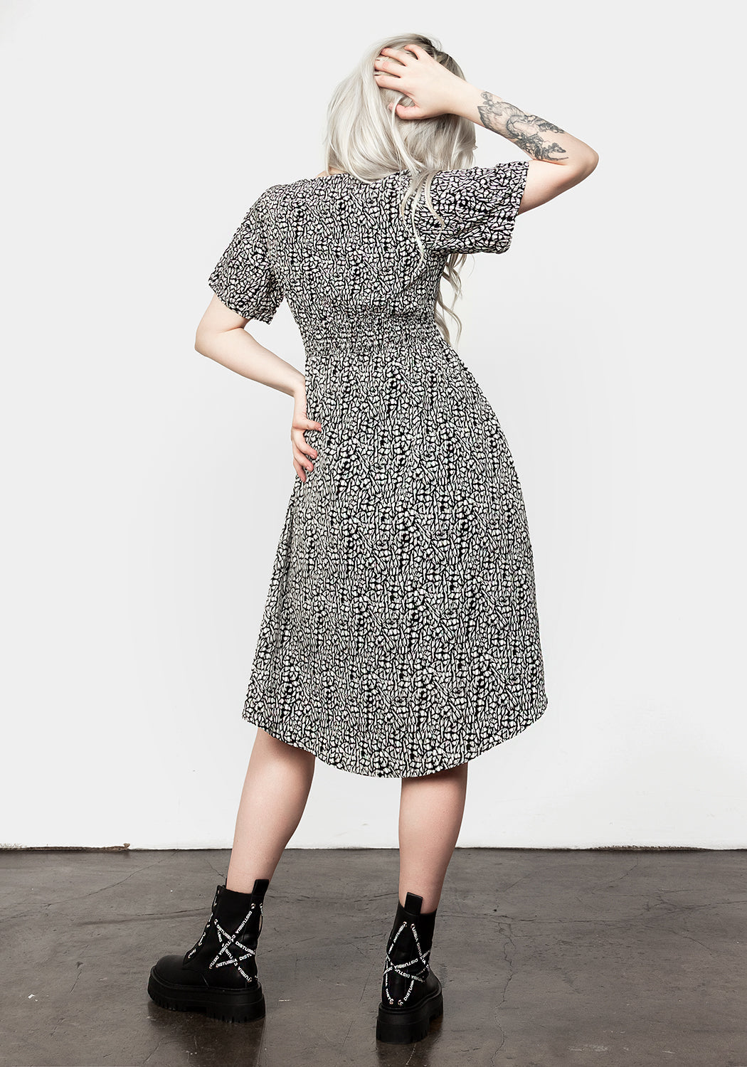 Monochrome Print Midi Dress with Elastic Waistband | Pippi