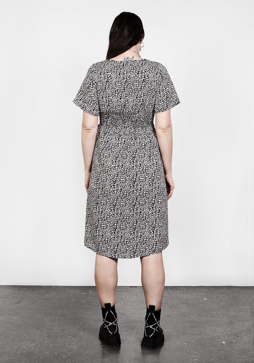 Monochrome Print Midi Dress with Elastic Waistband | Pippi
