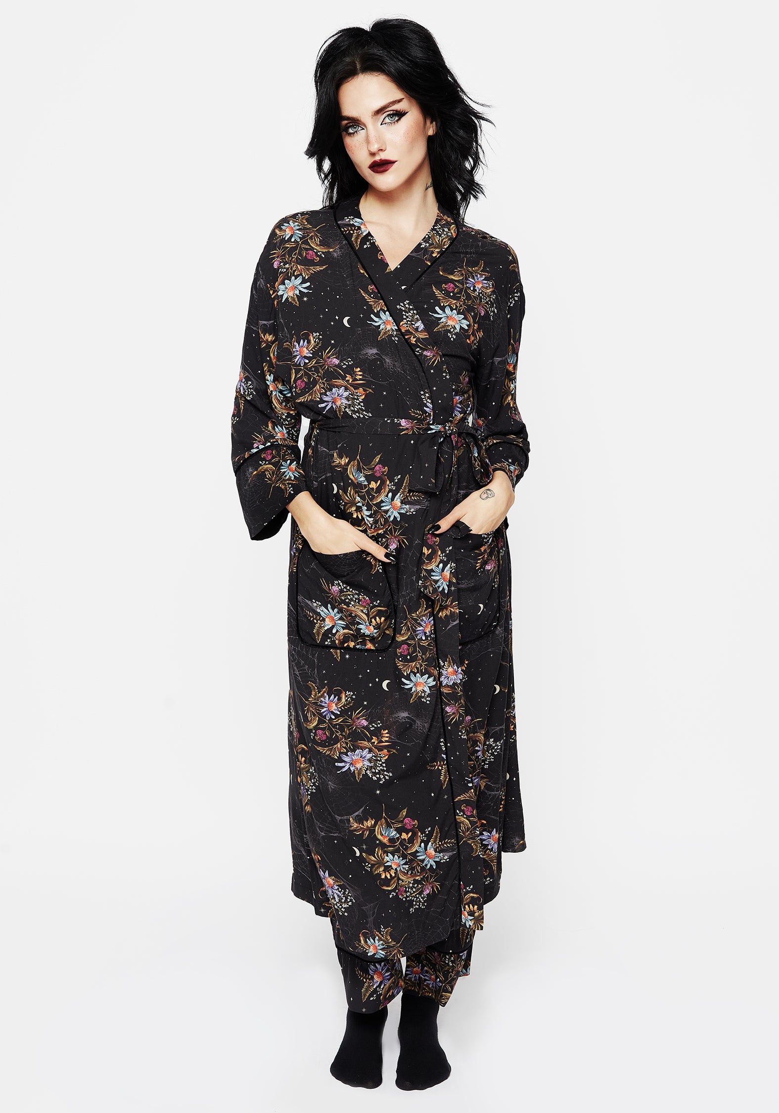 Floral Spiderweb Dressing Gown - Lightweight Robe for Hotels & Evenings