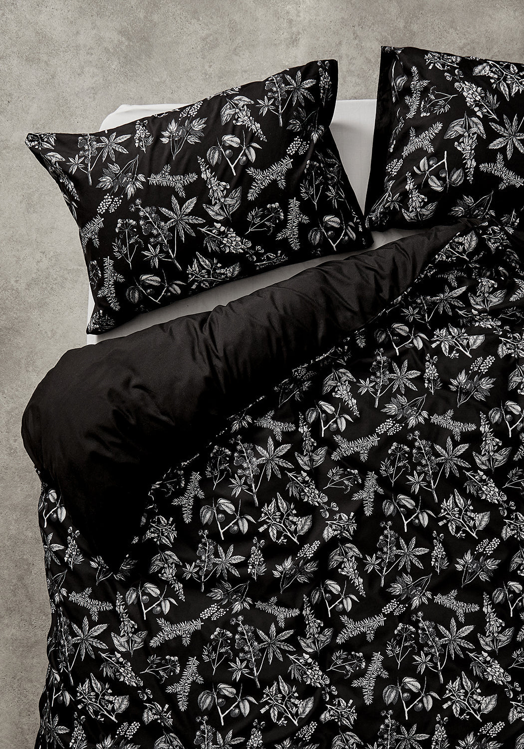 Poisonous Plants Full Bedding Set | Soft Microfibre Duvet Cover & Pillowcases