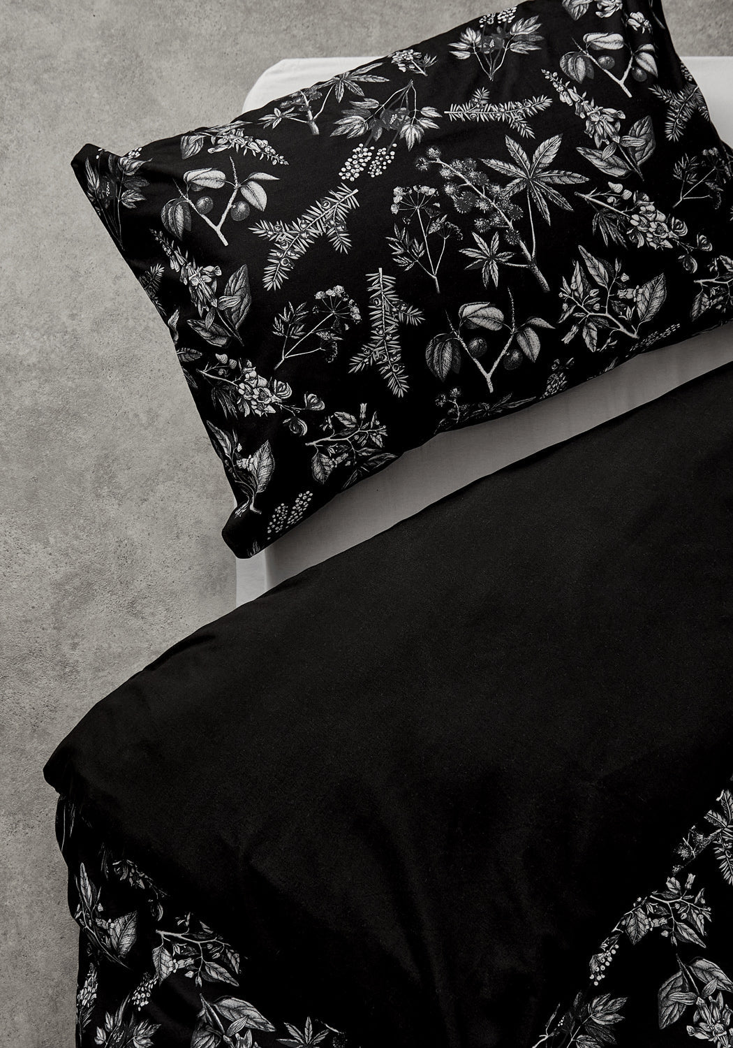 Poisonous Plants Full Bedding Set | Soft Microfibre Duvet Cover & Pillowcases