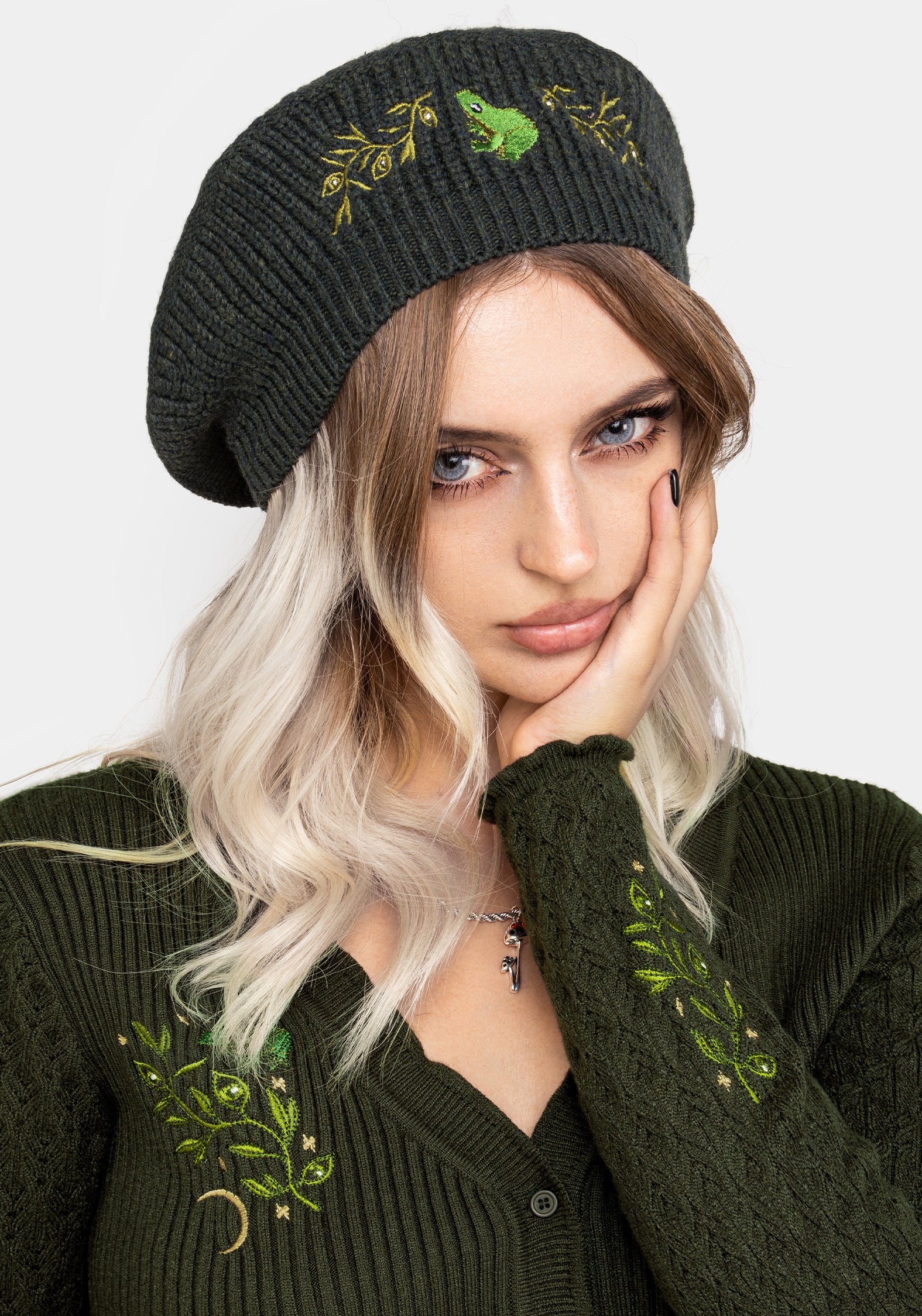 Green Frog Embroidered Knit Beret for Women | Swamplife