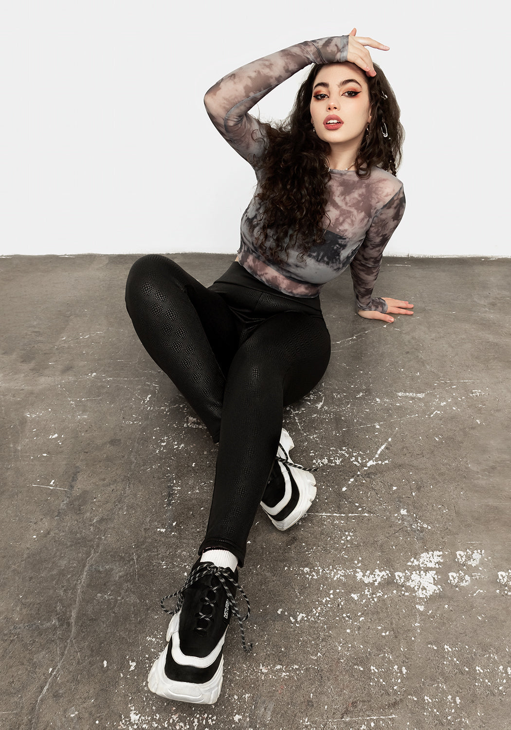 Stretchy Black Graphic Leggings with Wide Waistband | KURAKURA