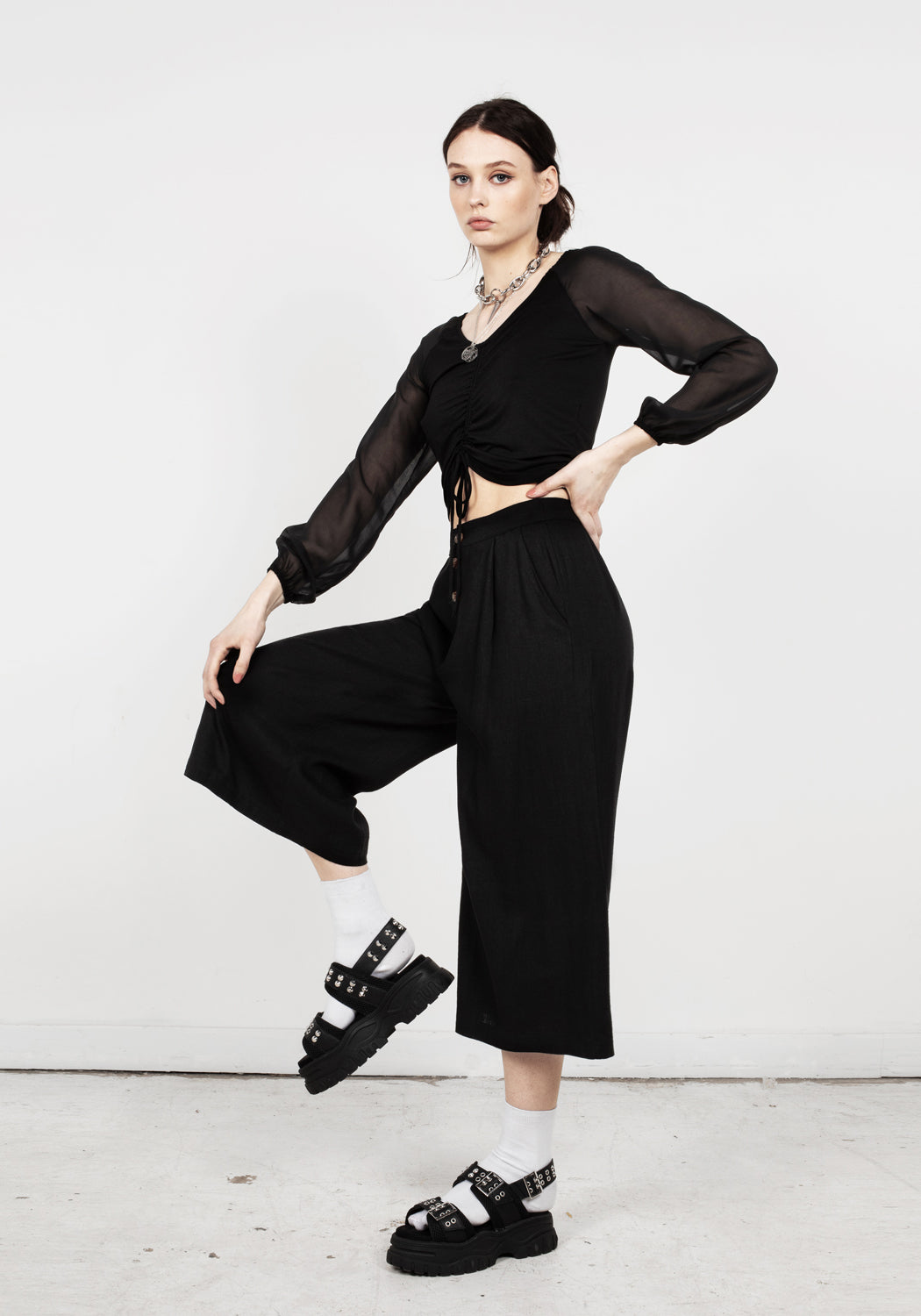 Wide-Leg Crop Trousers with High Waist & Pockets | Mildred