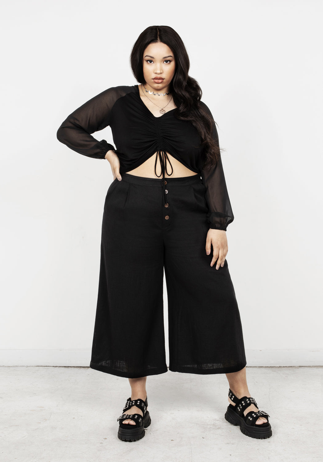 Wide-Leg Crop Trousers with High Waist & Pockets | Mildred