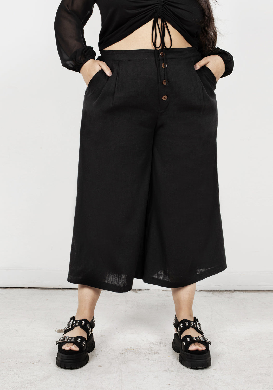 Wide-Leg Crop Trousers with High Waist & Pockets | Mildred