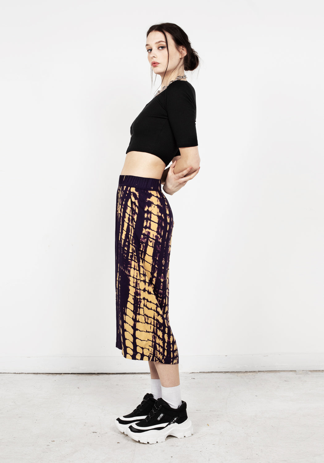 Flowy Crop Trousers with Elastic Waist & Pockets | Skylar