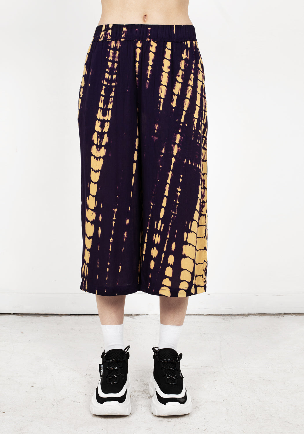 Flowy Crop Trousers with Elastic Waist & Pockets | Skylar