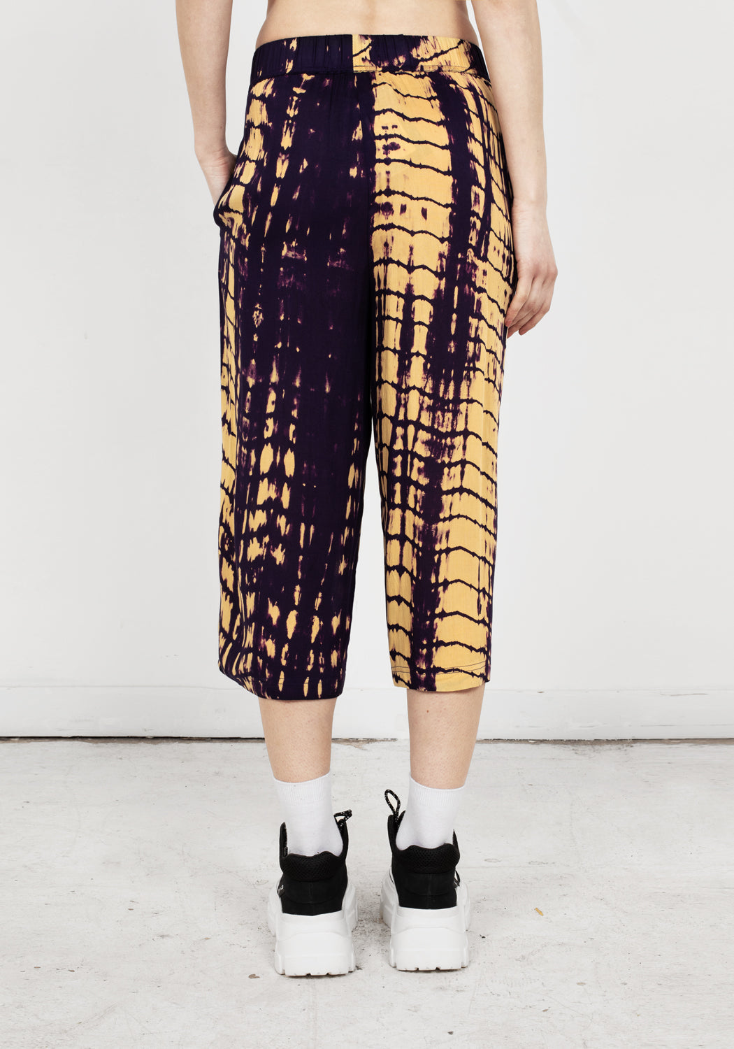Flowy Crop Trousers with Elastic Waist & Pockets | Skylar