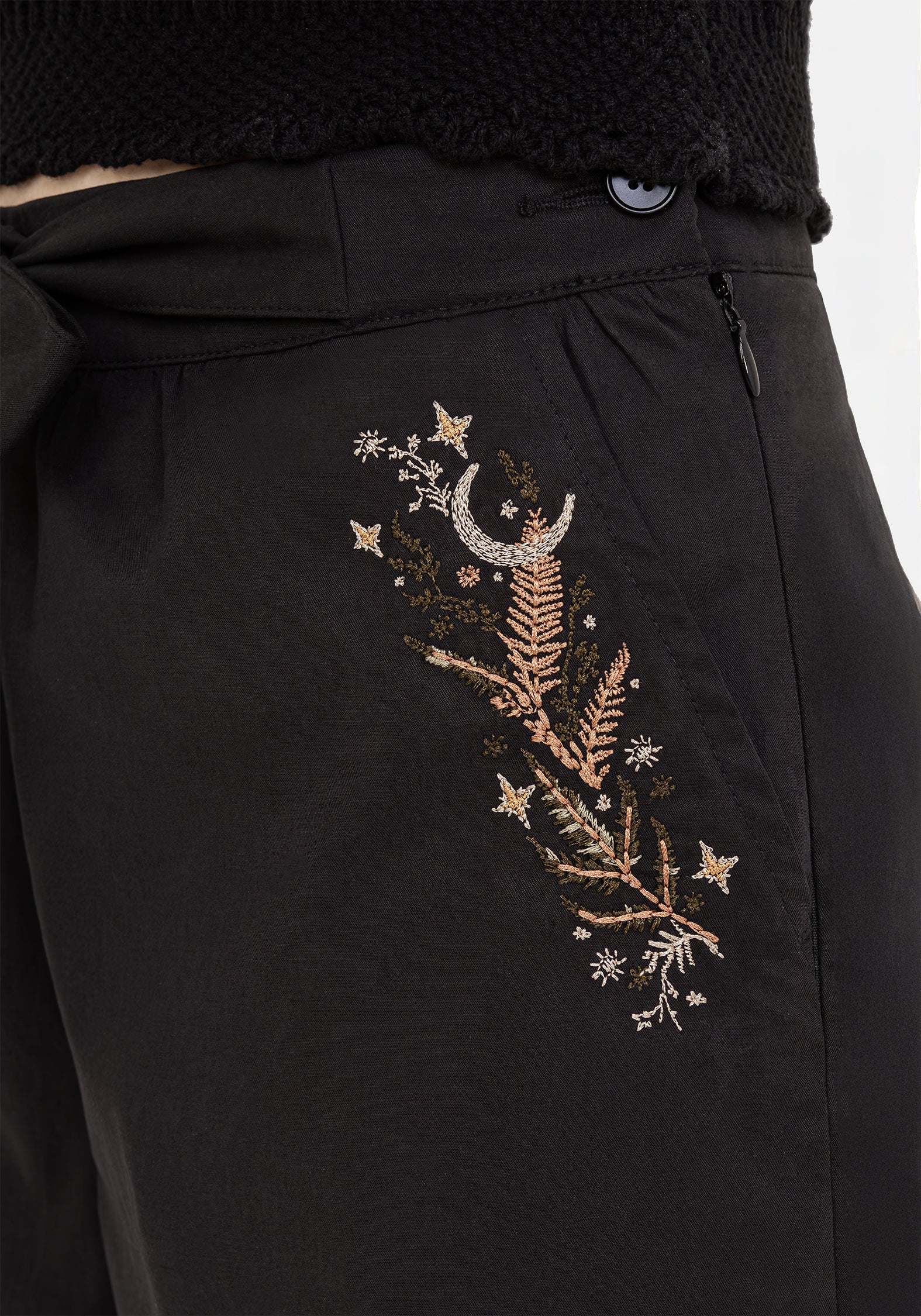Embroidered Wide Leg Shorts with Belt | Abellona