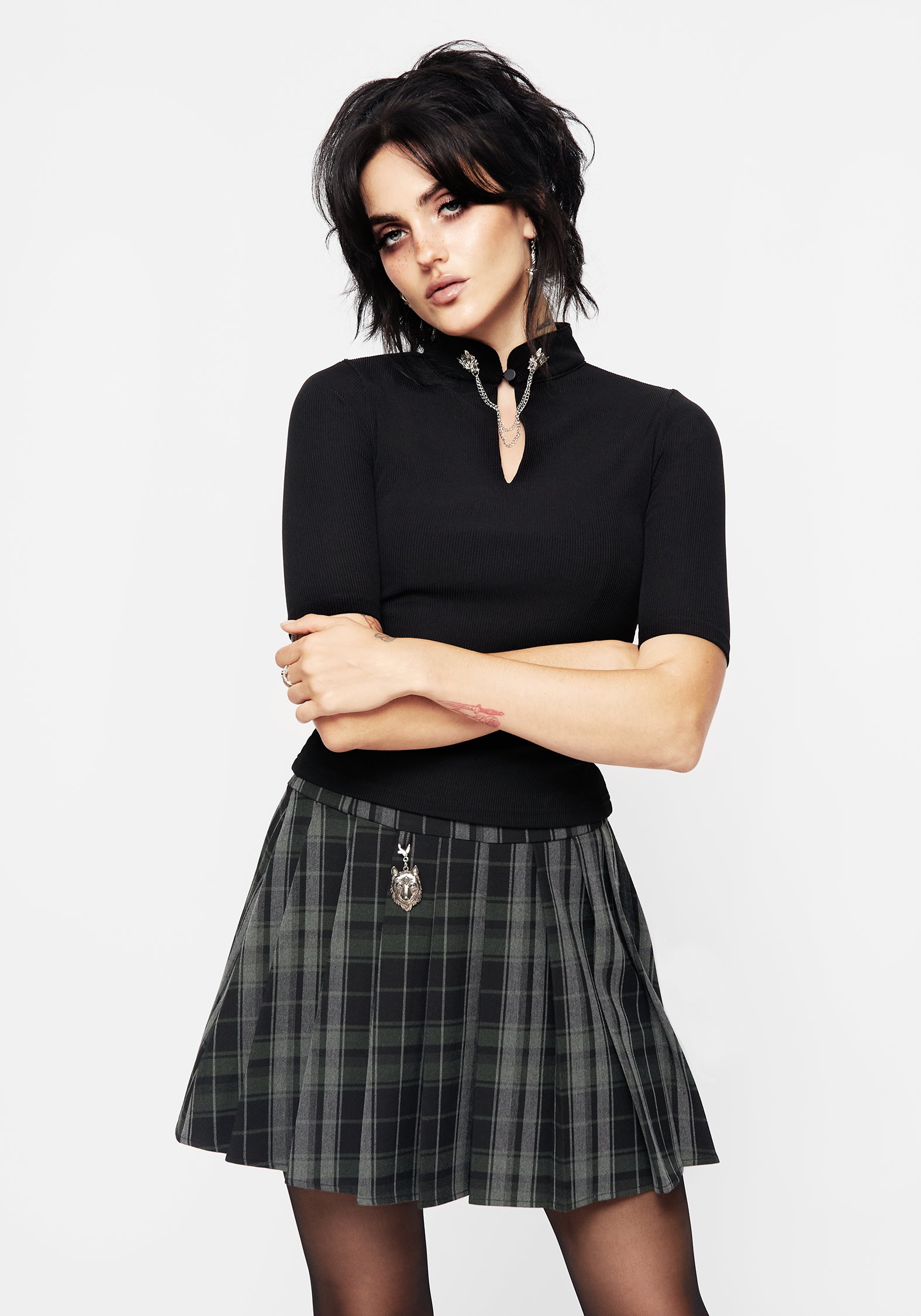 Black Ribbed Jersey Top with Wolf Pin Collar Chain | Fenrir