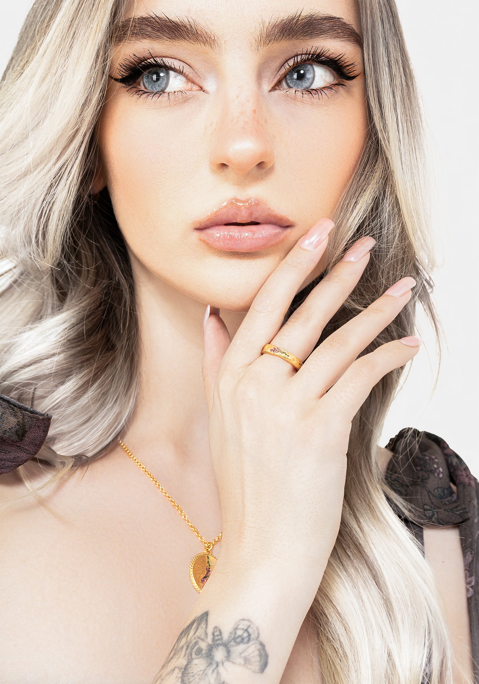 Hand-Painted Foxglove Floral Ring in 22ct Gold | Hermia