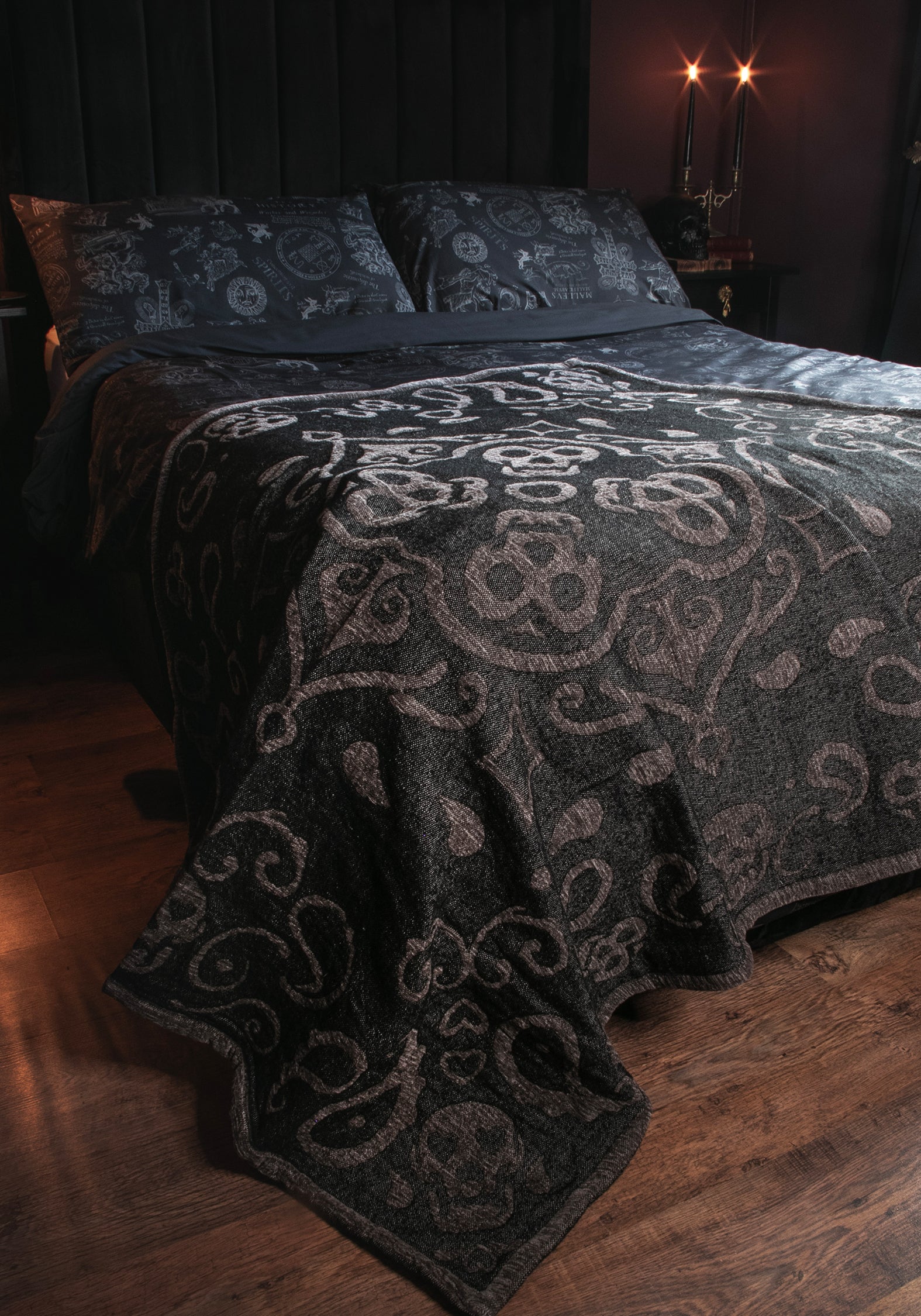 Skull Jacquard Cotton Chenille Blanket | Anarchy Black Throw