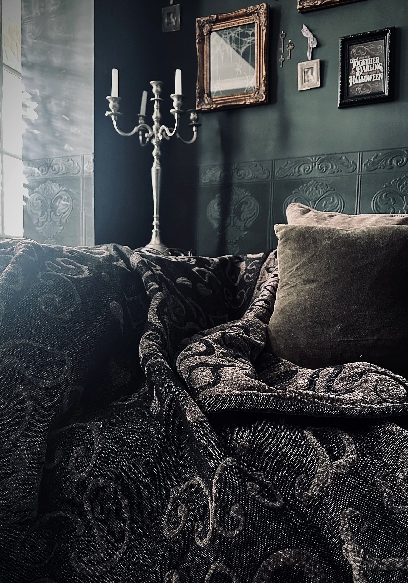 Skull Jacquard Cotton Chenille Blanket | Anarchy Black Throw