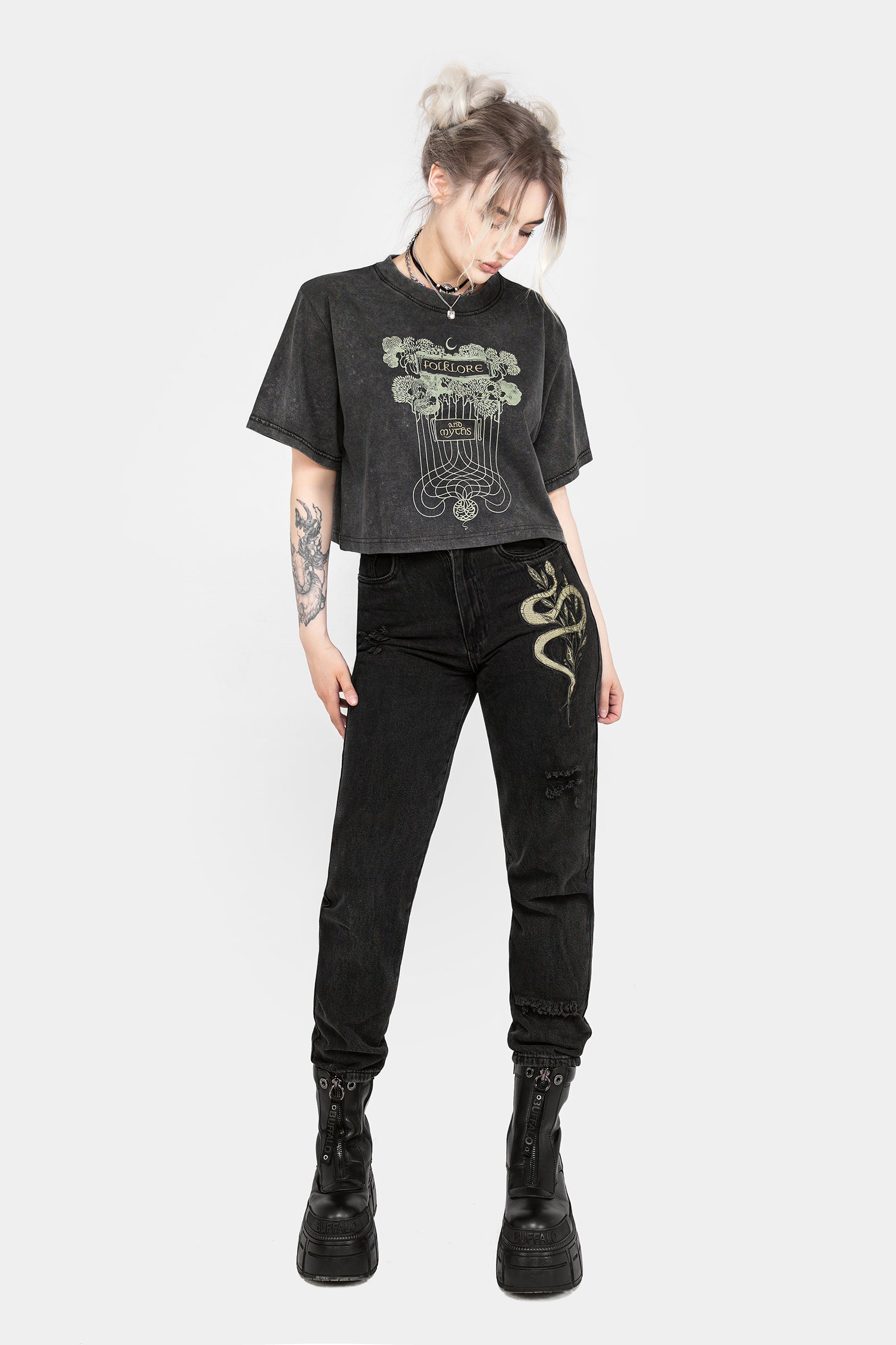 Embroidered Boxy Crop T-Shirt in Washed Grey | Folklore